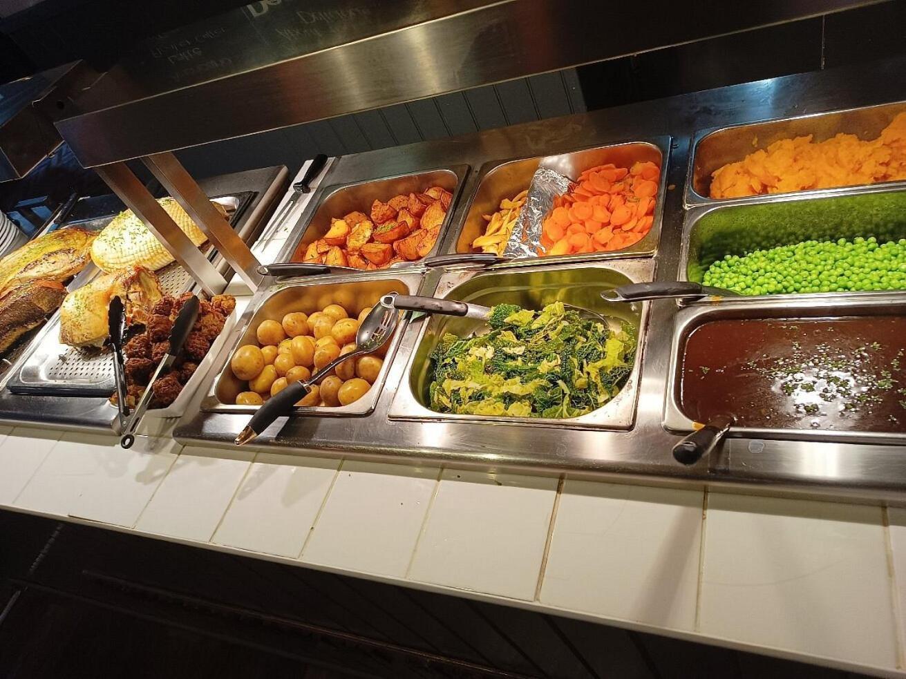 Ynyscedwyn Arms Hotel Ystradgynlais Ngoại thất bức ảnh